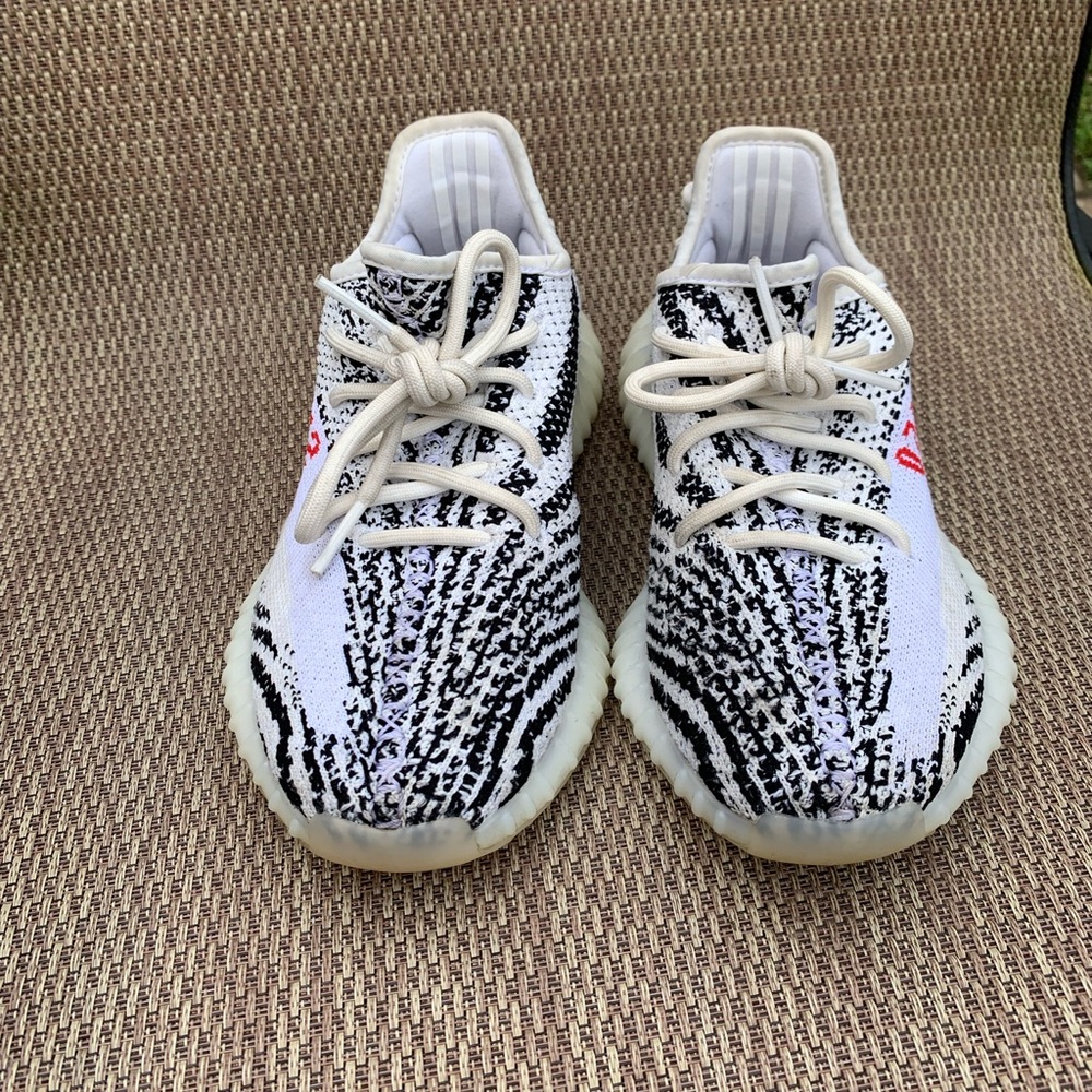 Yeezy Boost 350 V2 size 5.5 color white/core black/red